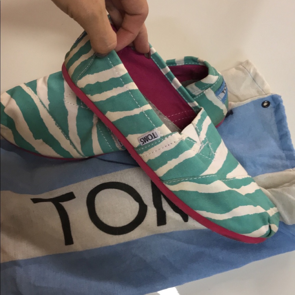 Toms - Picture 2 of 3